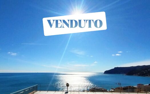 Luminoso Trilocale con Vista Mare Mozzafiato